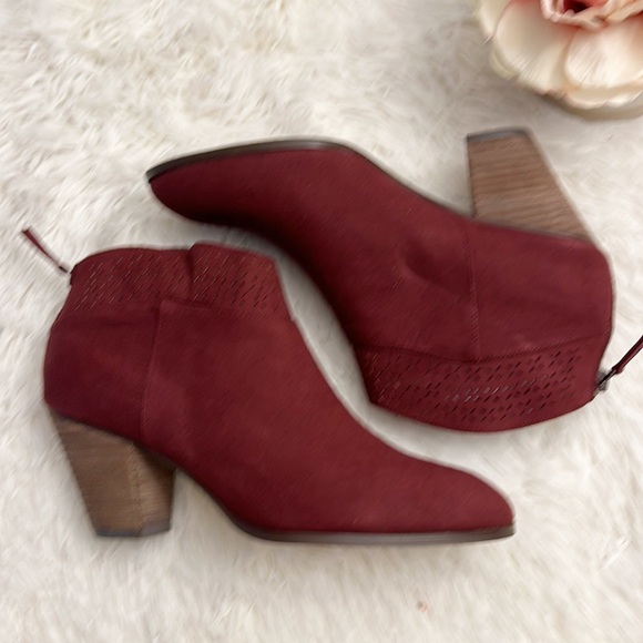 NEW Violet & Red Jackson laser cut ankle heel bootie women size 10 - Picture 4 of 6